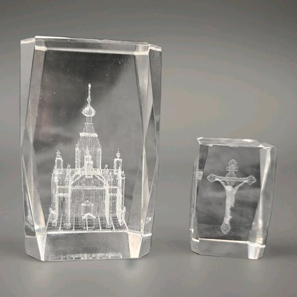 2 Laser Etched 3D Clear Crystal Glass Paperweight Church Cathedral & Jesus Cruci - Picture 1 of 12